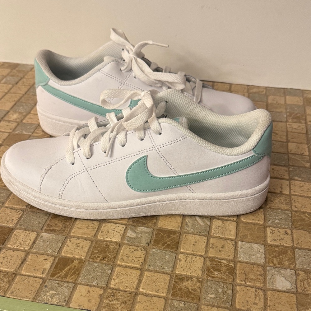 Nike White and Mint Green Athletic Shoes women’s size 8
